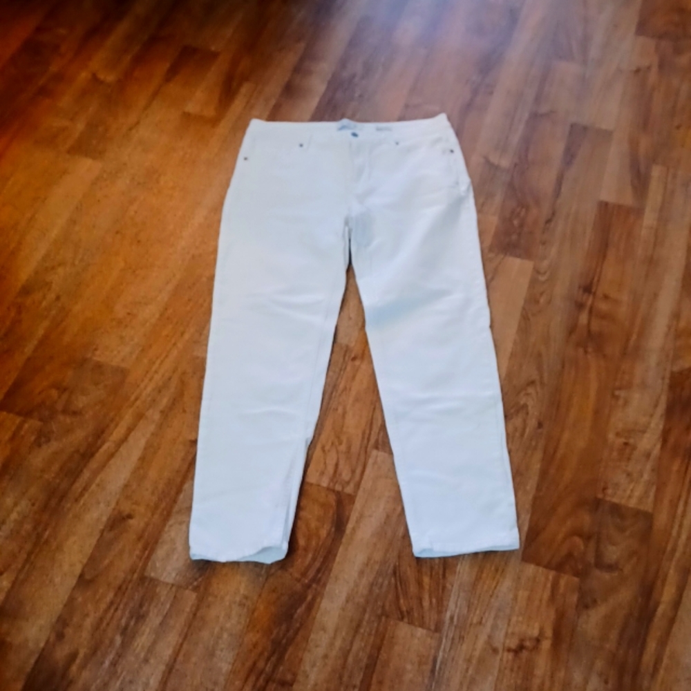 Kenneth Cole Reaction boyfriend white  Jeans size 12